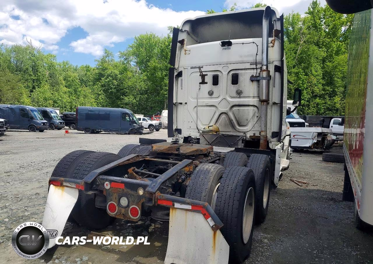 2015 Freightliner Cascadia Semi Truck VIN:1FUJGLDV7FLGF3740 - 4