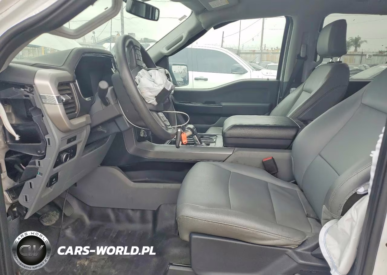 2023 Ford F150 Lightning Pro VIN:1FTVW1EL4PWG02954 - 7