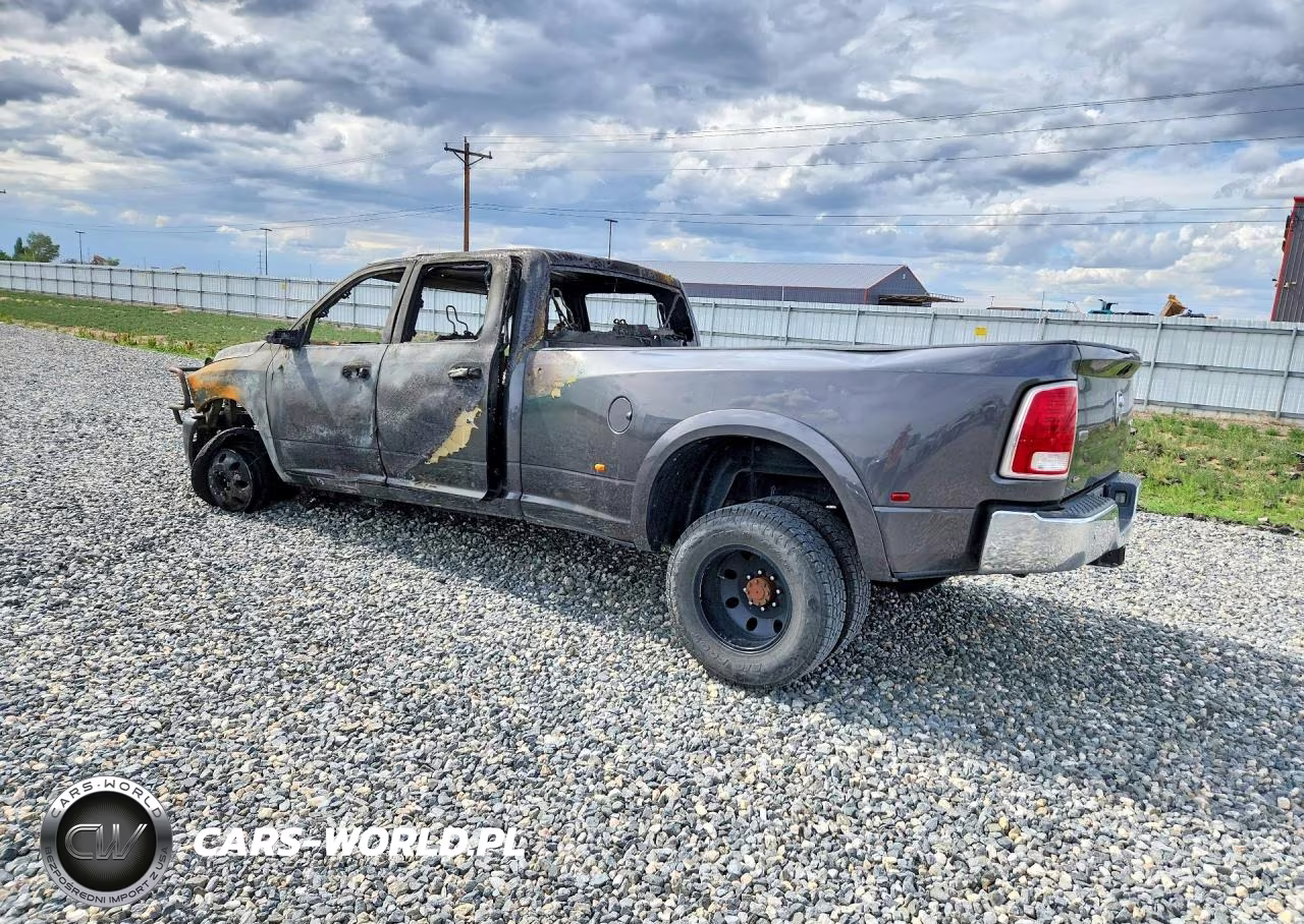 2018 Ram 3500 Laramie VIN:3C63RRJL3JG305822 - 2