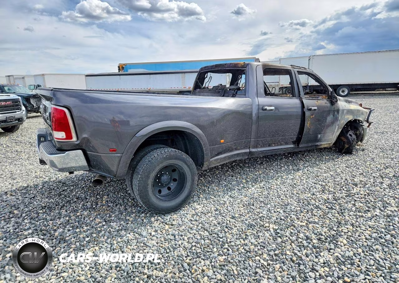 2018 Ram 3500 Laramie VIN:3C63RRJL3JG305822 - 3