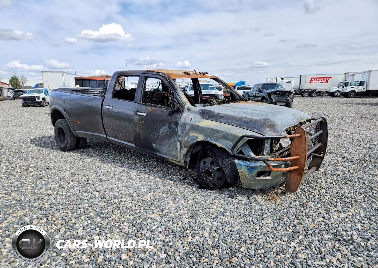 2018 Ram 3500 Laramie VIN:3C63RRJL3JG305822 - 4