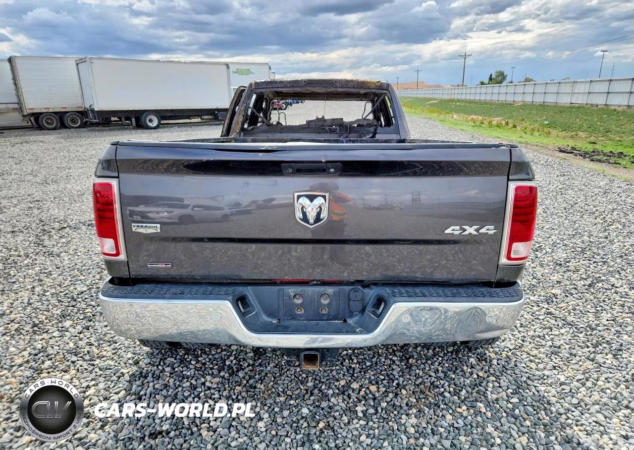 2018 Ram 3500 Laramie VIN:3C63RRJL3JG305822 - 6