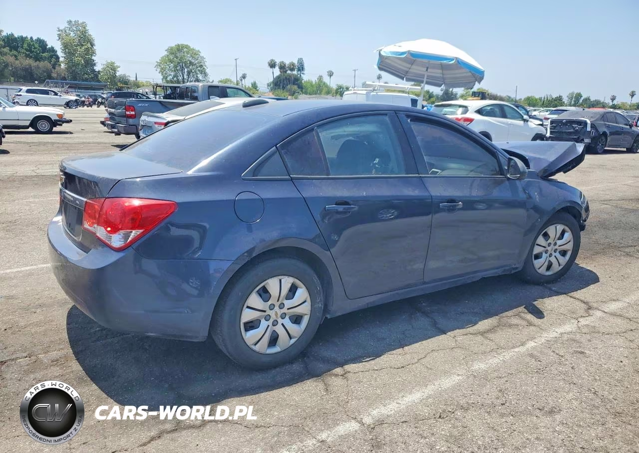 2015 Chevrolet Cruze Ls VIN:1G1PA5SG5F7138550 - 3