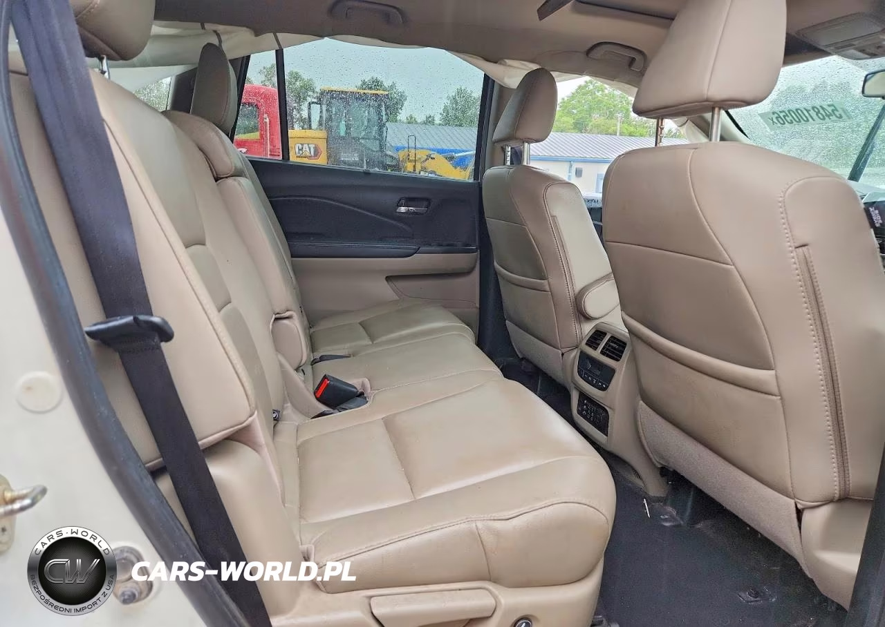 2018 Honda Pilot Touring VIN:5FNYF5H93JB007707 - 10