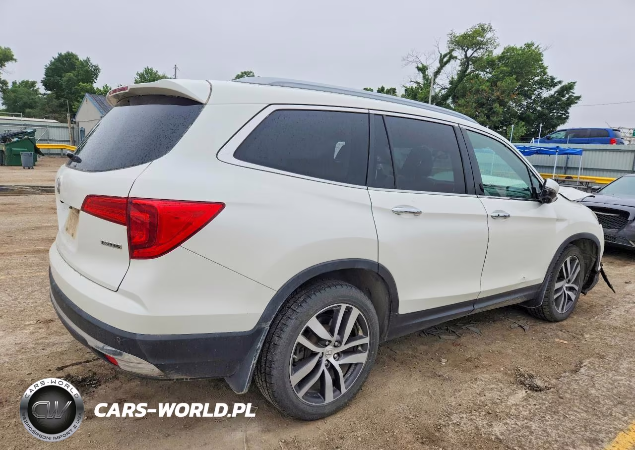 2018 Honda Pilot Touring VIN:5FNYF5H93JB007707 - 3