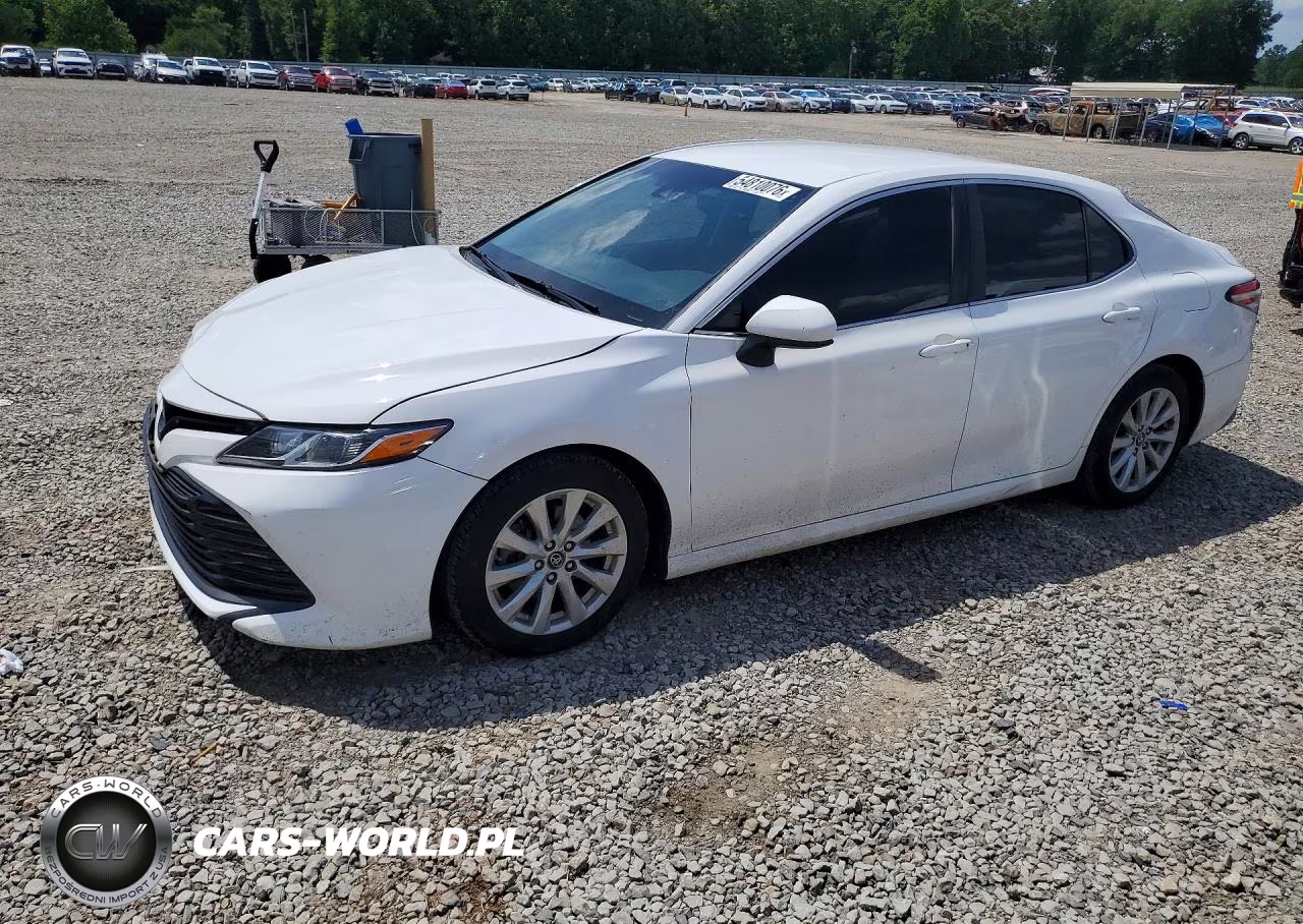 2018 Toyota Camry Le – zdjęcie 1 z 12