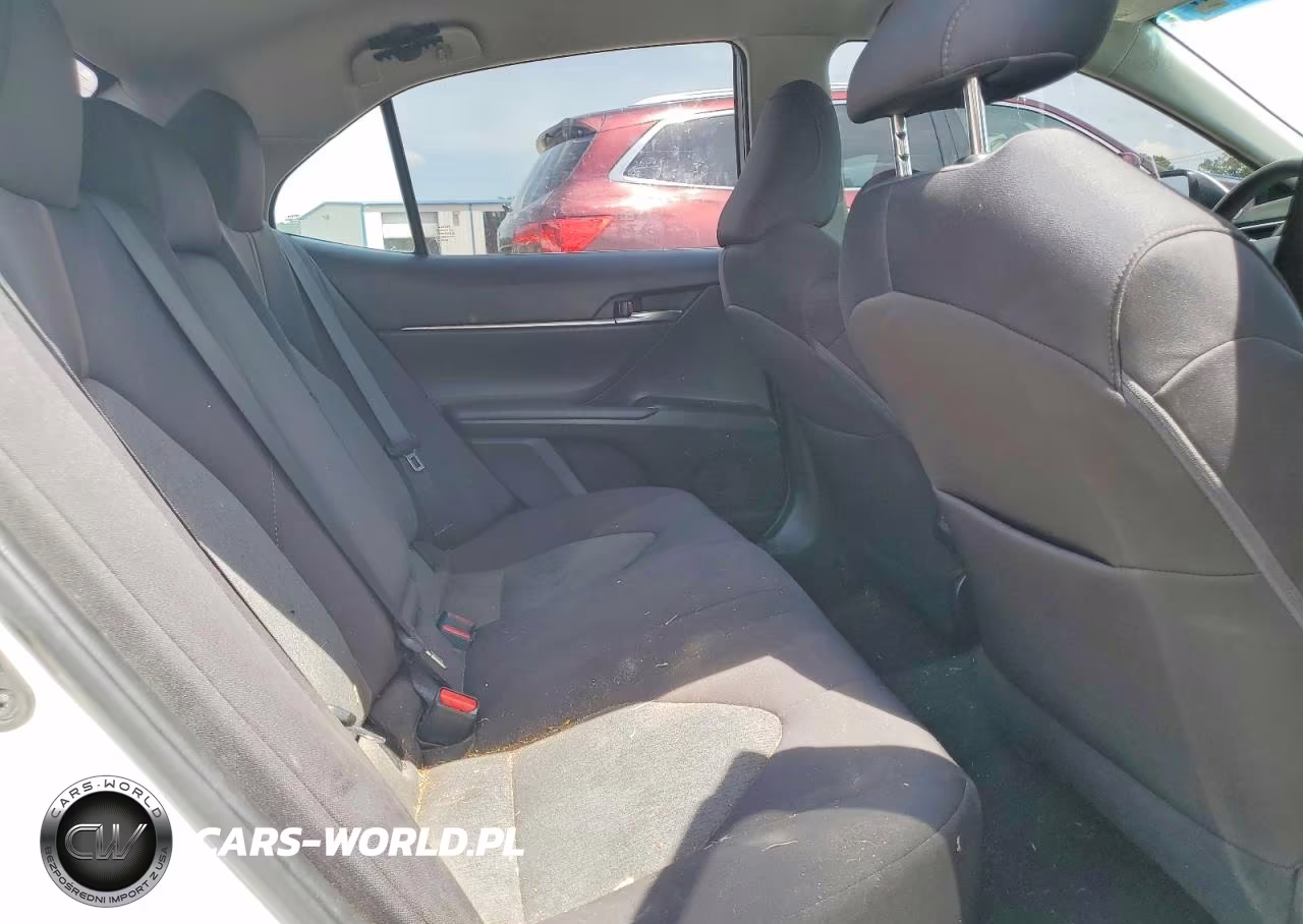 2018 Toyota Camry Le VIN:4T1B11HK6JU581429 - 10