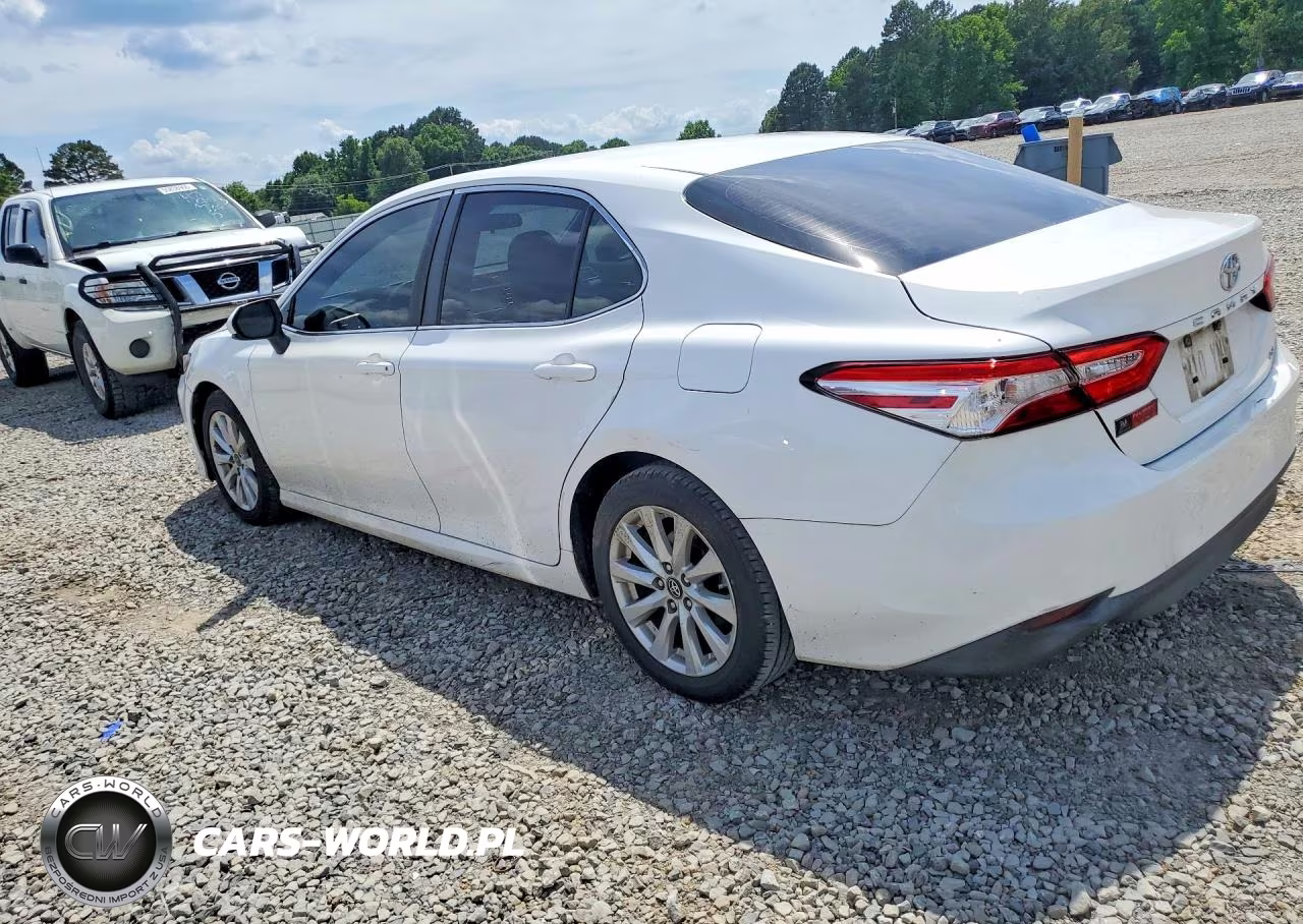 2018 Toyota Camry Le VIN:4T1B11HK6JU581429 - 2