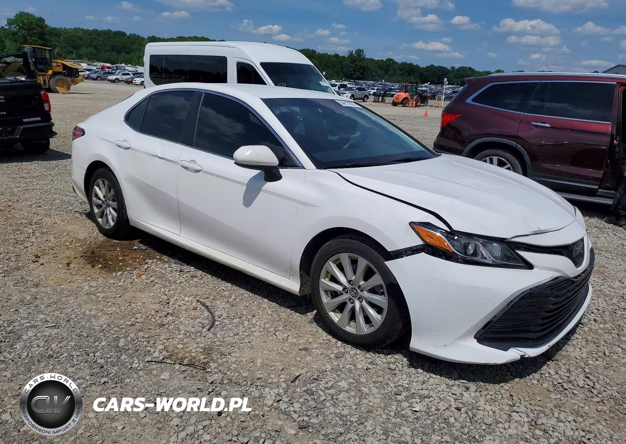 2018 Toyota Camry Le VIN:4T1B11HK6JU581429 - 4