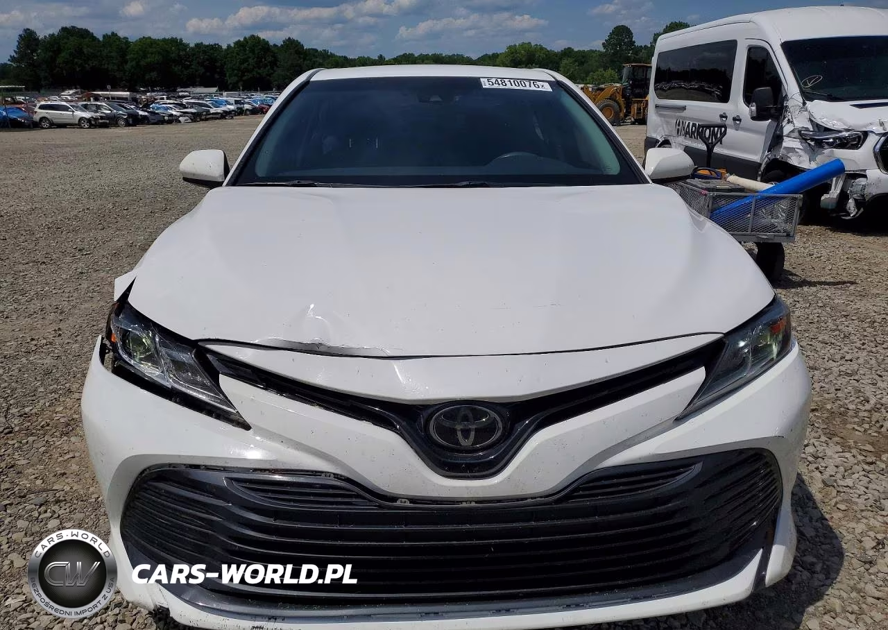 2018 Toyota Camry Le VIN:4T1B11HK6JU581429 - 5