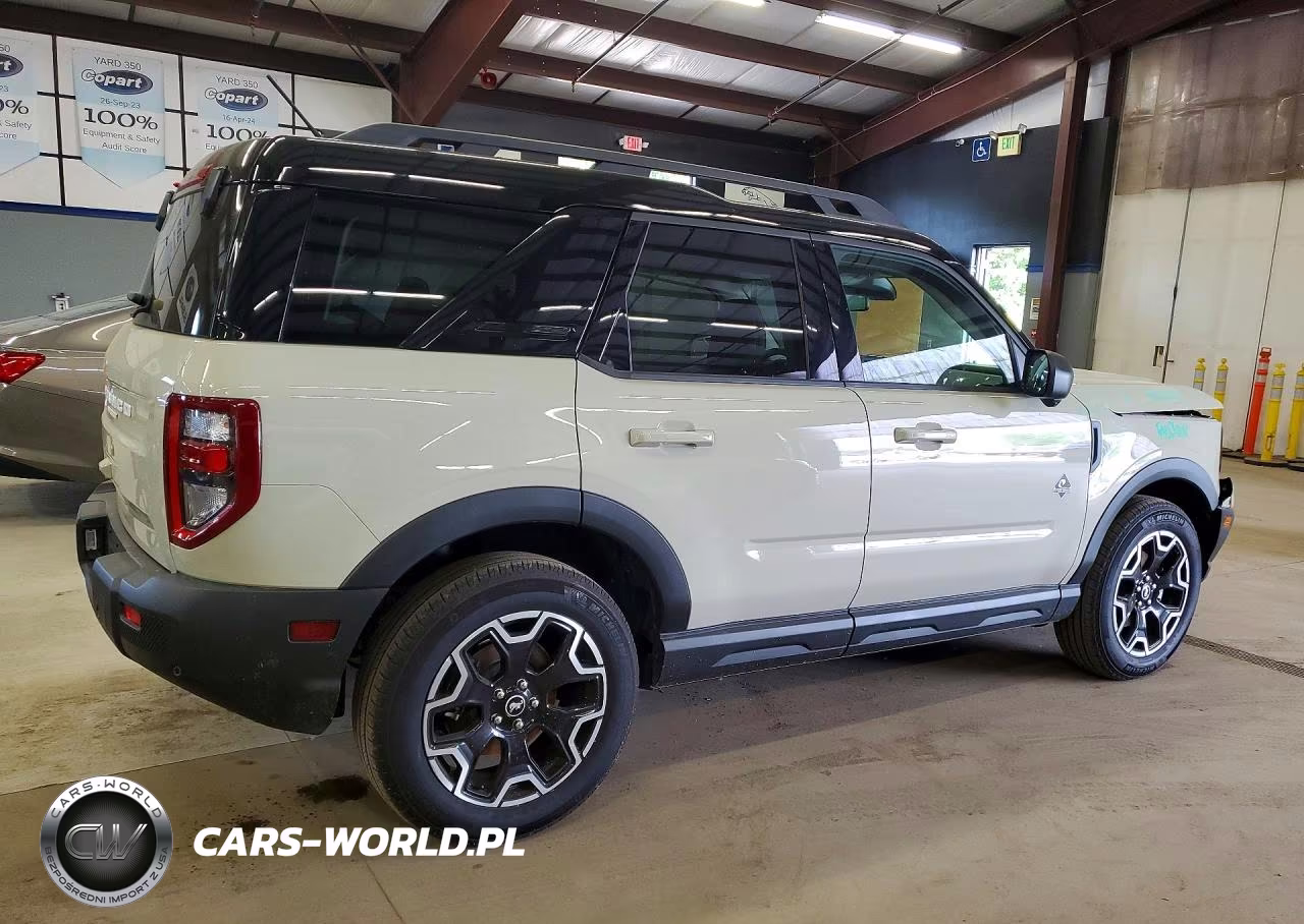 2025 Ford Bronco Sport Outer Banks VIN:3FMCR9CN2SRE45742 - 3