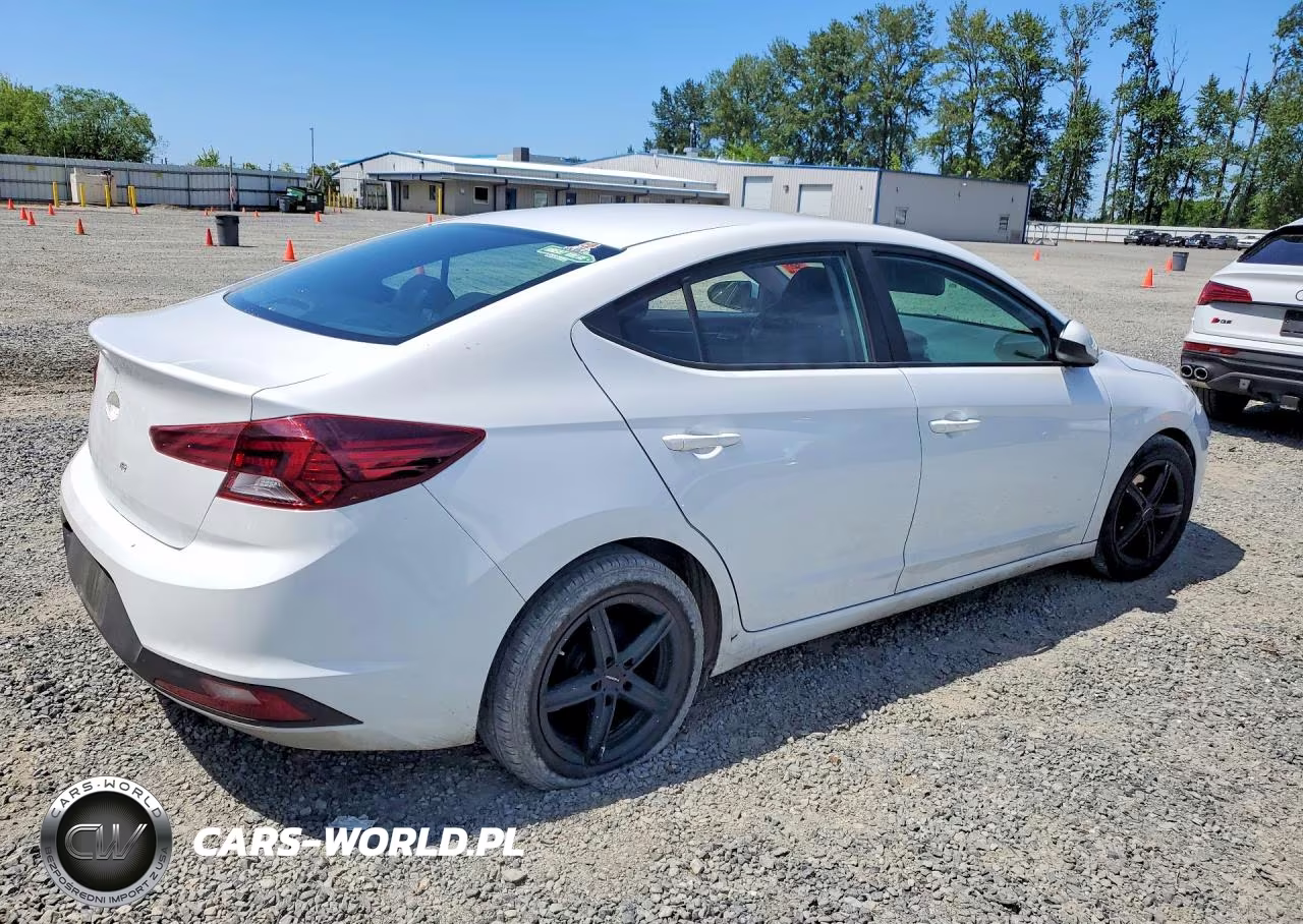 2019 Hyundai Elantra Se VIN:5NPD74LF6KH471225 - 3