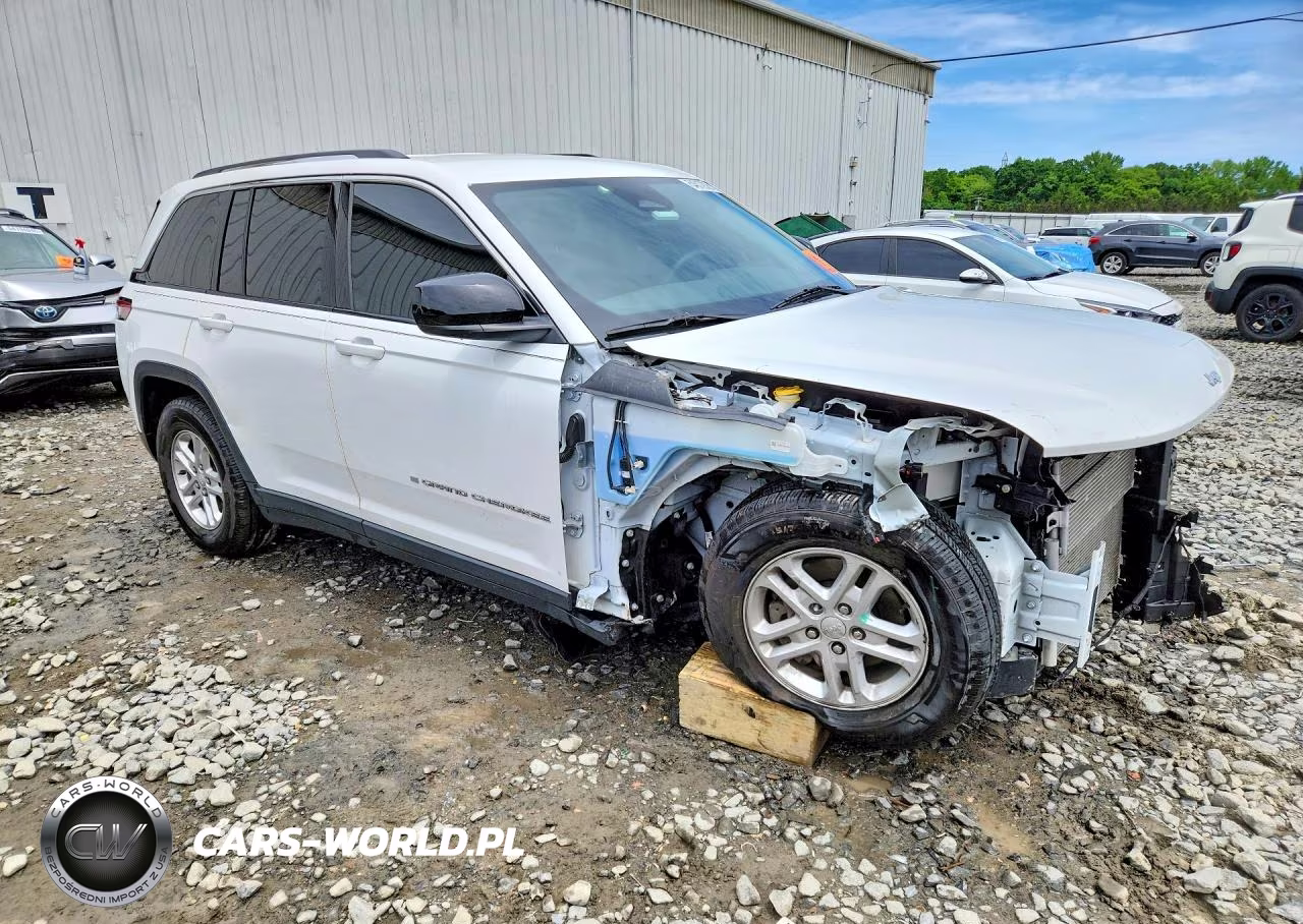 2023 Jeep Grand Cherokee Laredo-Altitude VIN:1C4RJHAG5PC560877 - 4