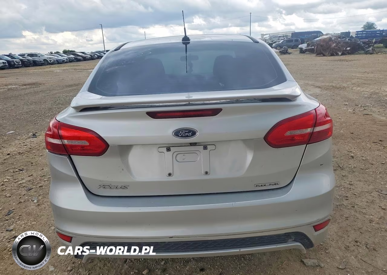 2016 Ford Focus Se VIN:1FADP3F27GL395221 - 6