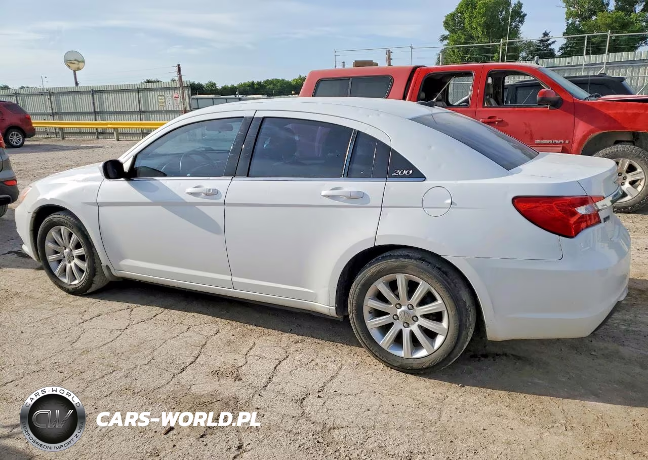 2013 Chrysler 200 Touring VIN:1C3CCBBG2DN743654 - 2