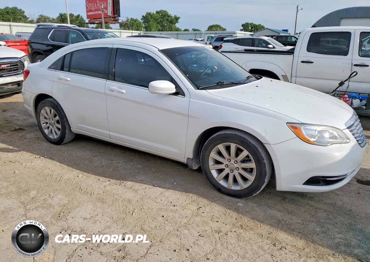 2013 Chrysler 200 Touring VIN:1C3CCBBG2DN743654 - 4