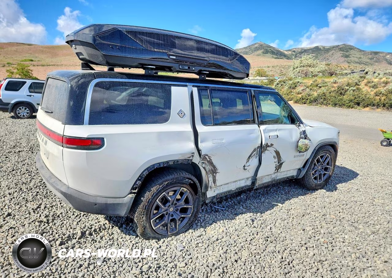 2024 Rivian R1S Adventure VIN:7PDSGBBA7RN032412 - 3