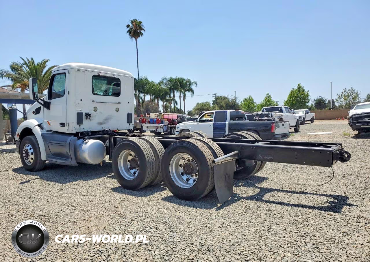 2018 Peterbilt 579 VIN:1XPBA48X1JD477902 - 3
