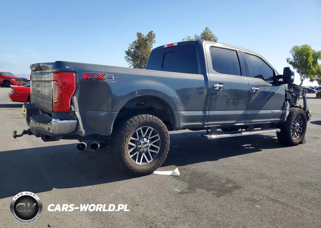 2018 Ford F250 Super Duty VIN:1FT7W2BT1JEC92407 - 3