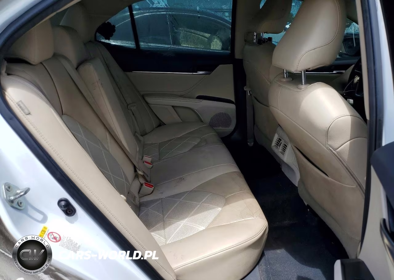 2018 Toyota Camry Xle VIN:4T1B11HK6JU024679 - 10