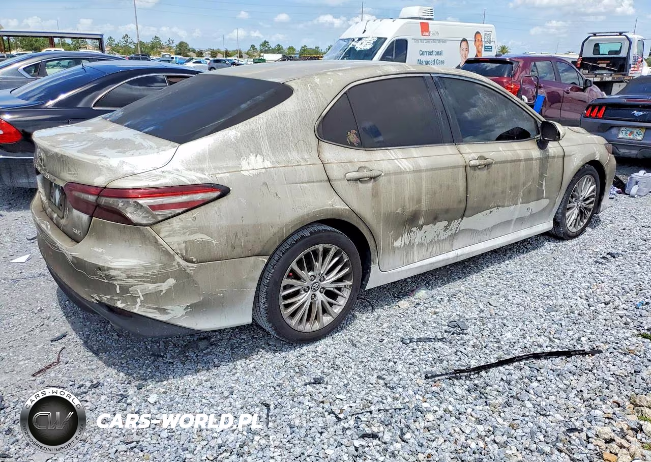 2018 Toyota Camry Xle VIN:4T1B11HK6JU024679 - 3