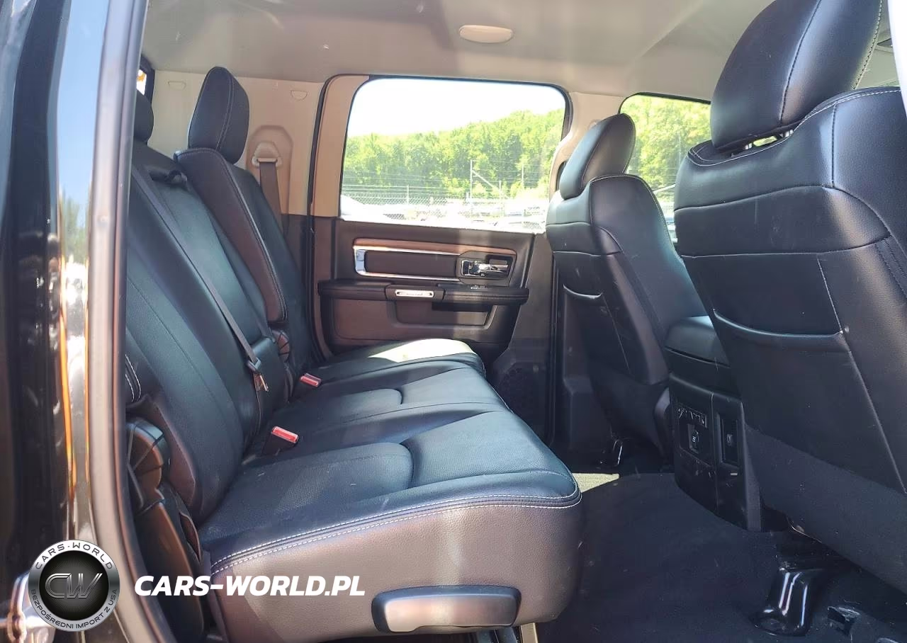 2018 Ram 2500 Laramie VIN:3C6UR5NJXJG426868 - 10