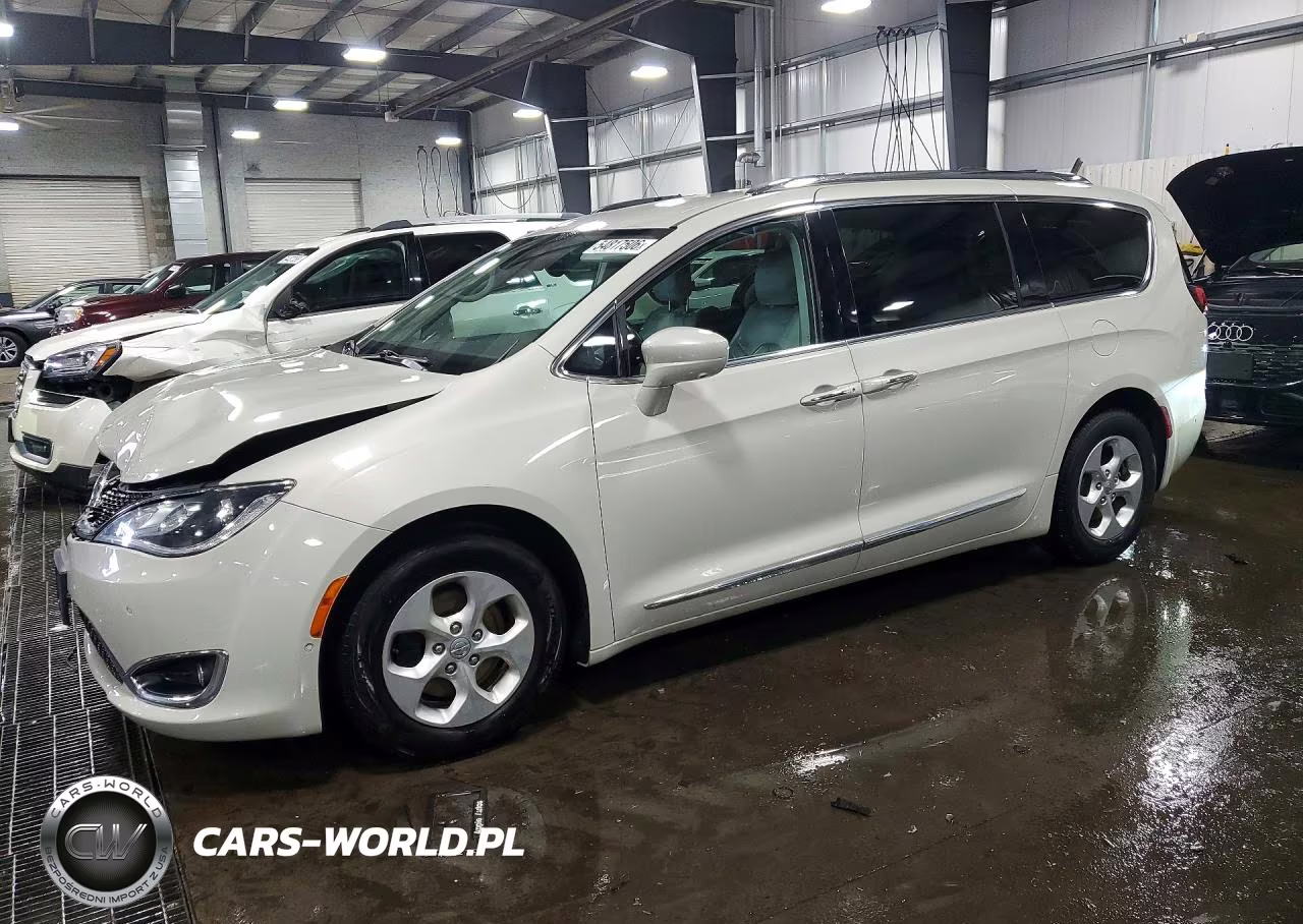 2017 Chrysler Pacifica Touring L Plus