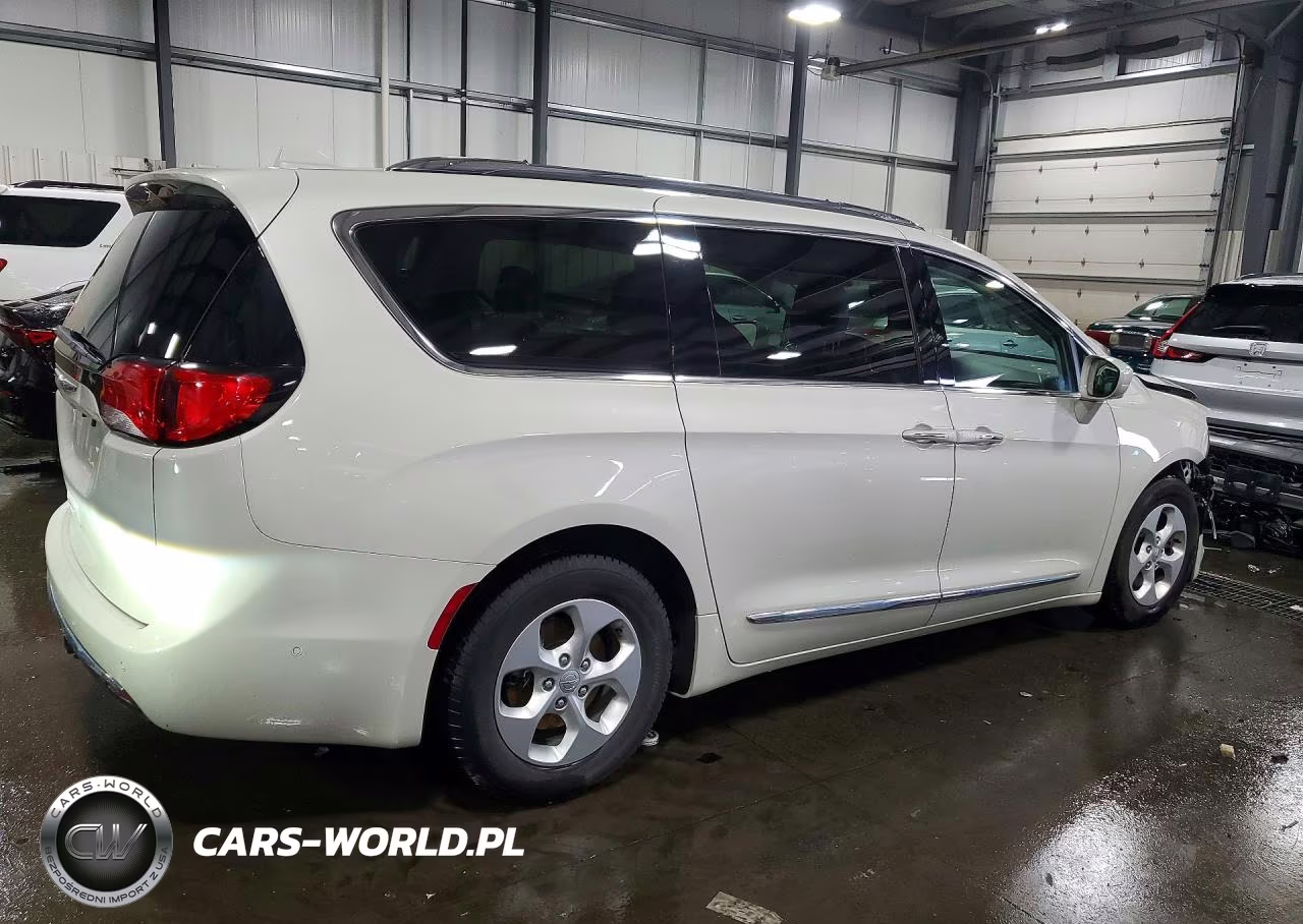 2017 Chrysler Pacifica Touring L Plus VIN:2C4RC1EG8HR659472 - 3