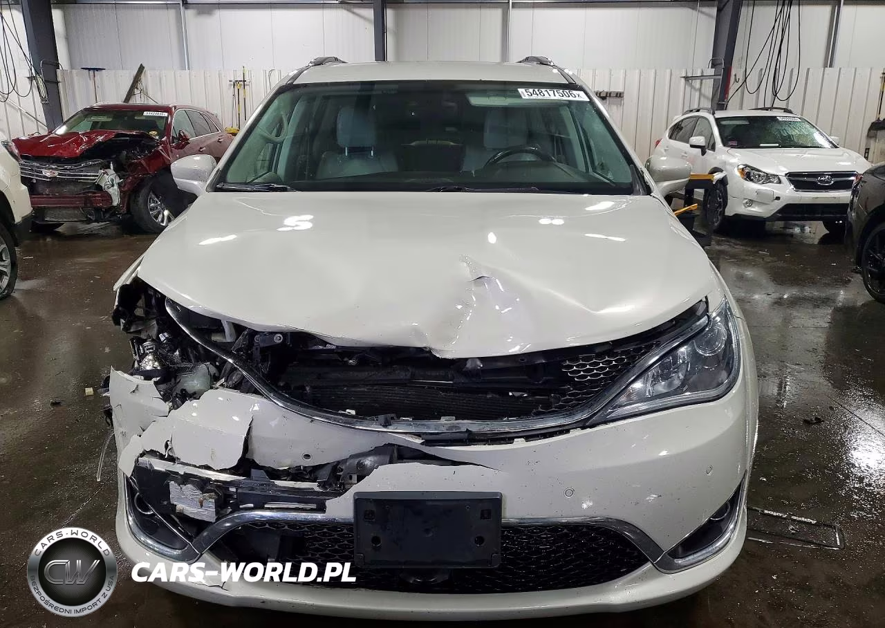 2017 Chrysler Pacifica Touring L Plus VIN:2C4RC1EG8HR659472 - 5