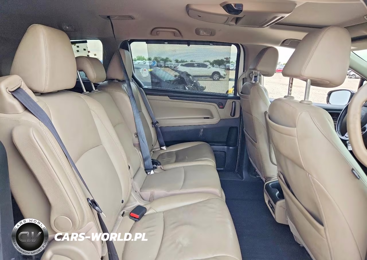 2018 Honda Odyssey Touring VIN:5FNRL6H89JB019449 - 11