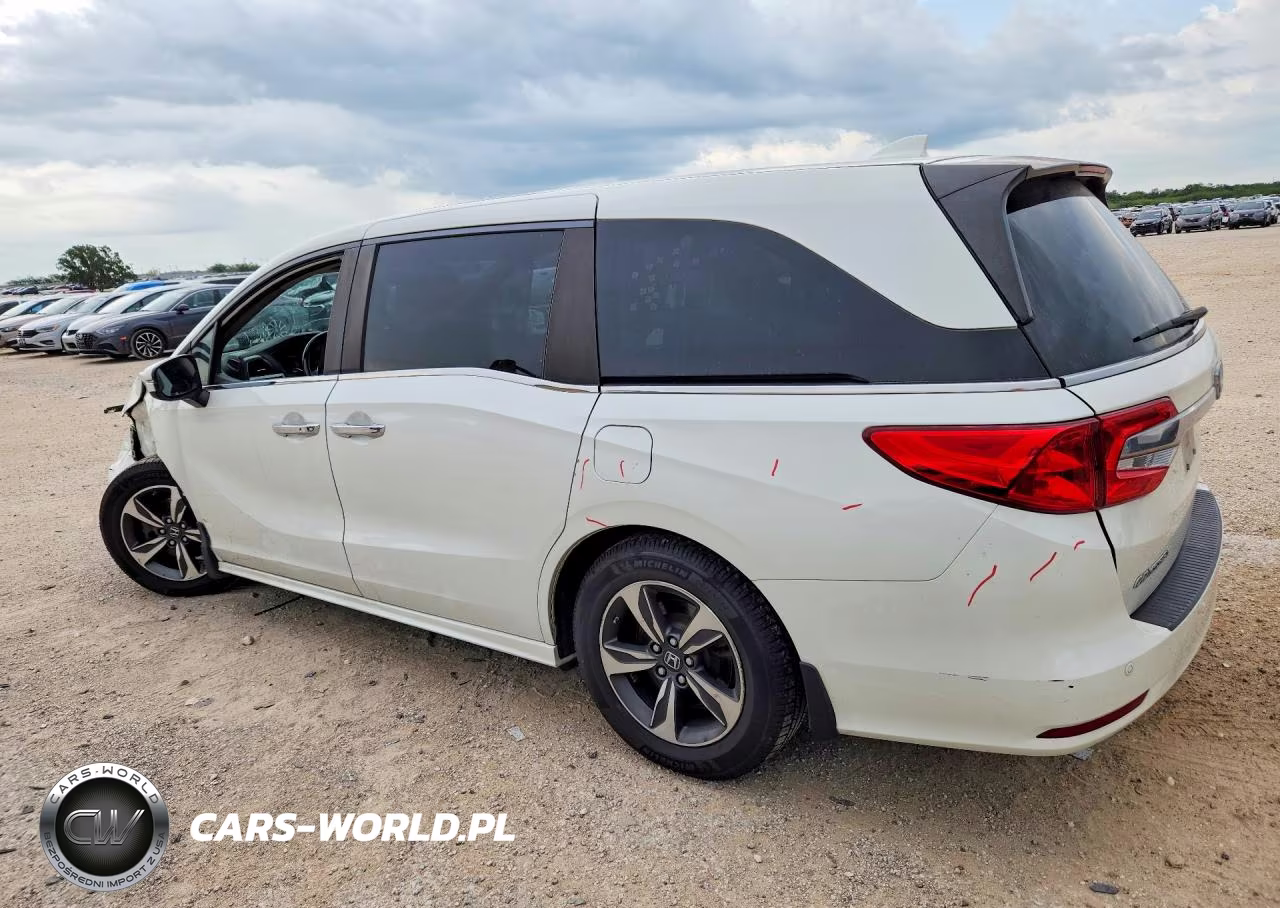 2018 Honda Odyssey Touring VIN:5FNRL6H89JB019449 - 2