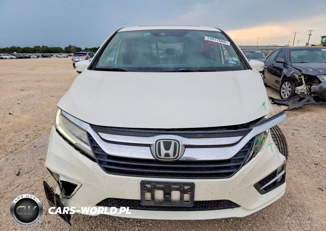 2018 Honda Odyssey Touring VIN:5FNRL6H89JB019449 - 5