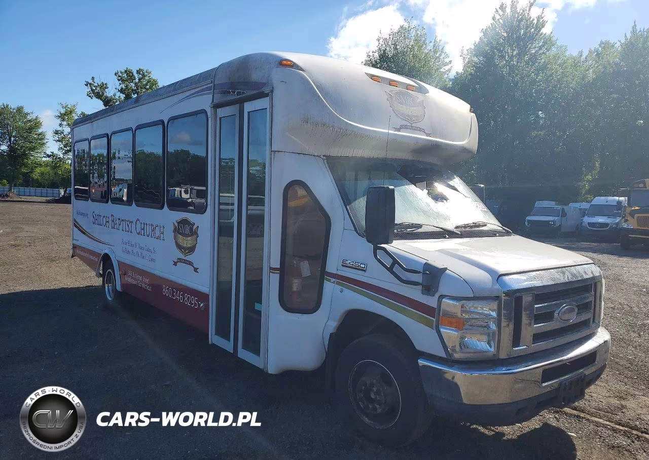 2014 Ford Econoline E450 Super Duty Cutaway Van
