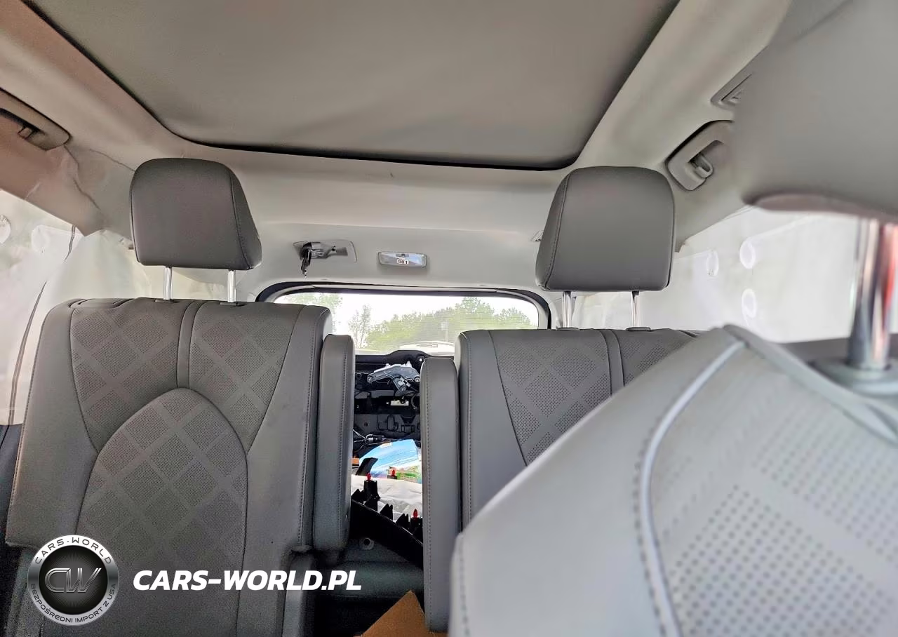 2023 Toyota Highlander Platinum VIN:5TDKDRBH9PS003541 - 10