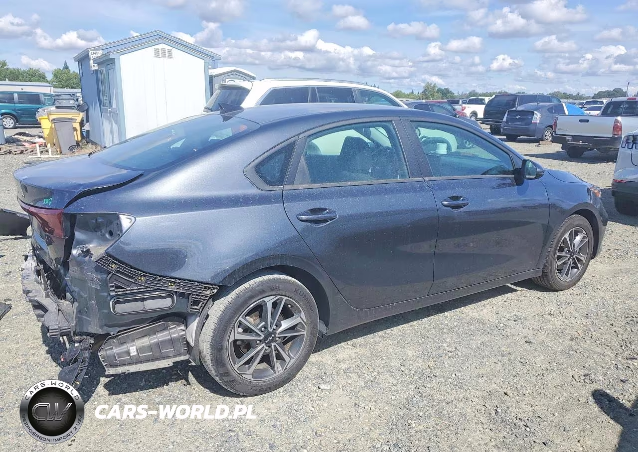 2024 Kia Forte Lxs VIN:3KPF24ADXRE799075 - 3