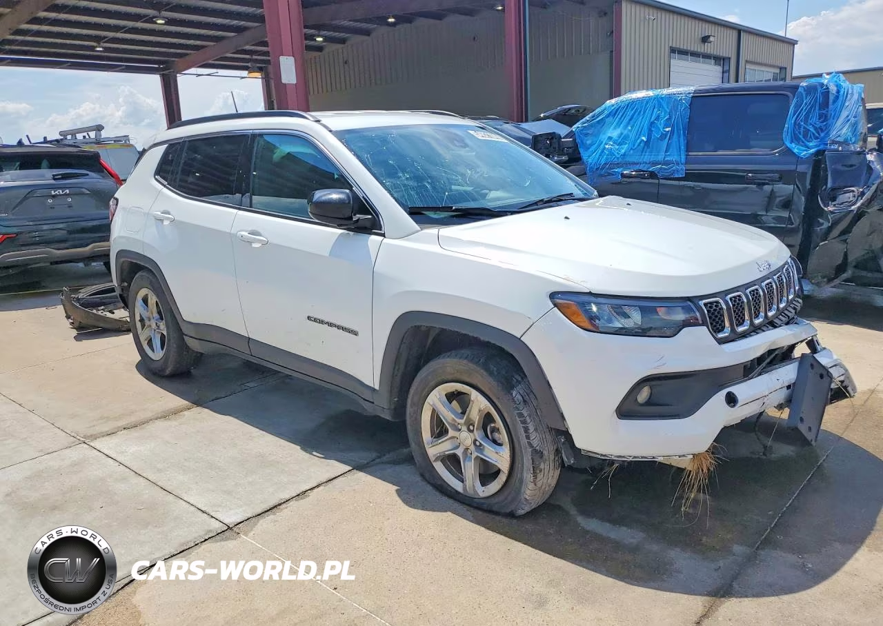 2024 Jeep Compass Latitude VIN:3C4NJDBN5RT596905 - 4