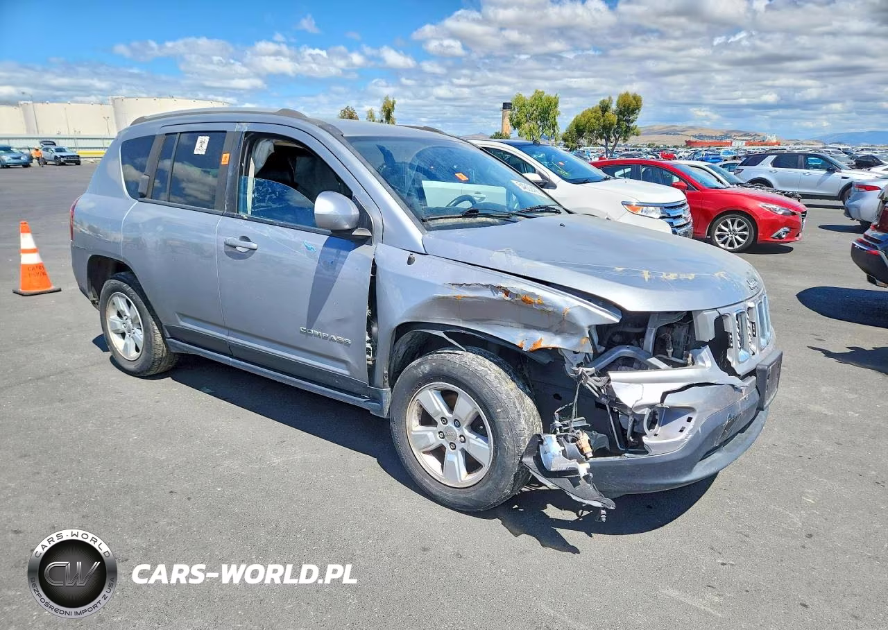 2016 Jeep Compass Latitude VIN:1C4NJCEA5GD735520 - 4