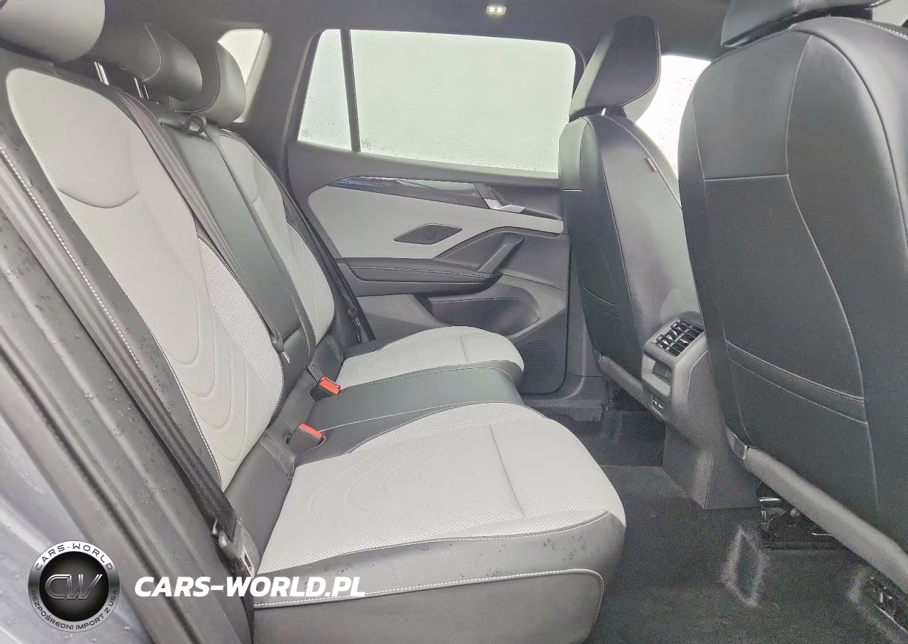 2025 Volkswagen Tiguan Se R-Line Black VIN:3VVGR7RM4SM072825 - 11