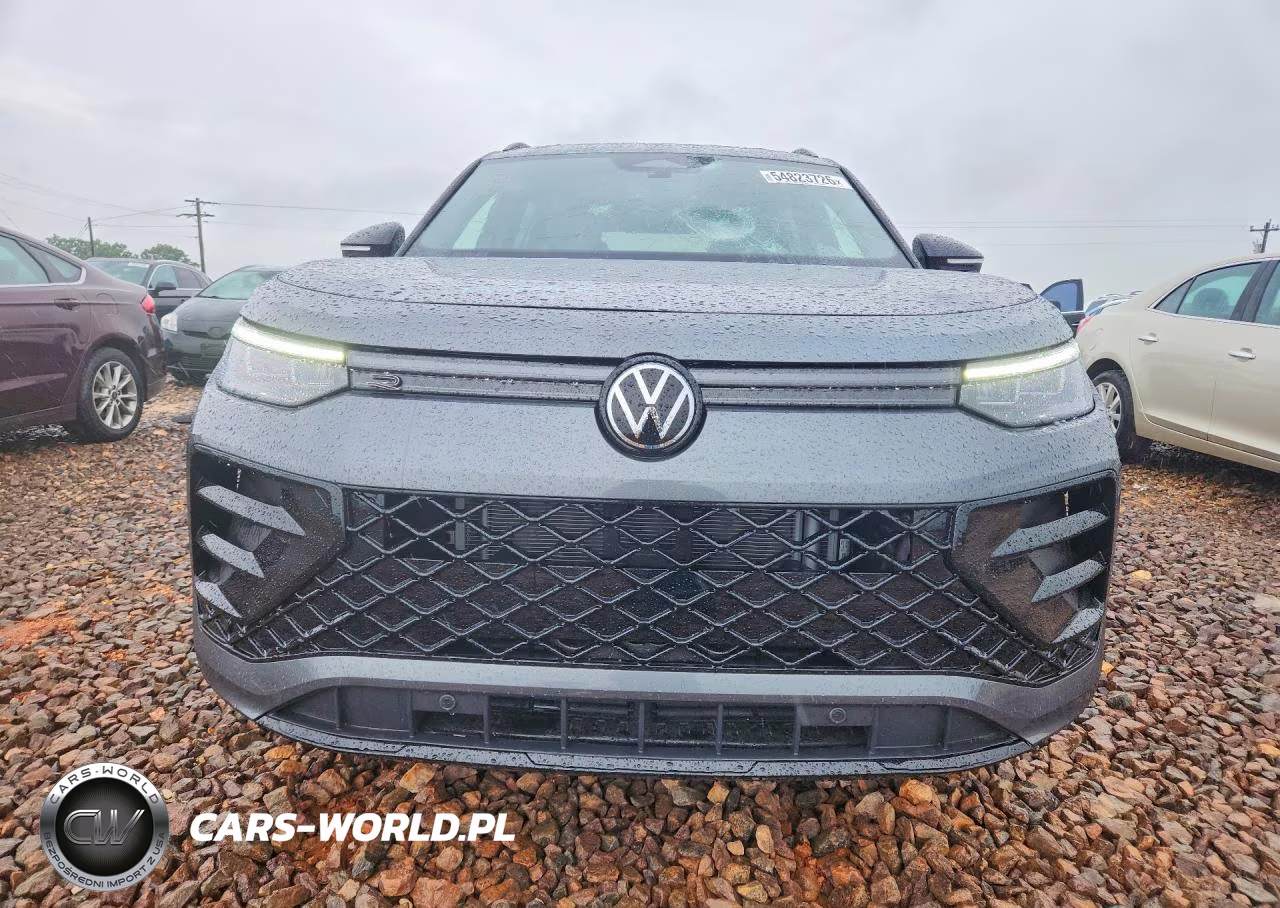 2025 Volkswagen Tiguan Se R-Line Black VIN:3VVGR7RM4SM072825 - 5