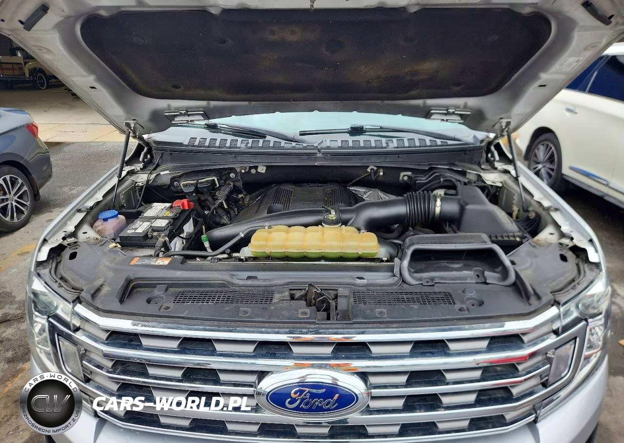 2018 Ford Expedition Xlt VIN:1FMJU1JT2JEA71689 - 12
