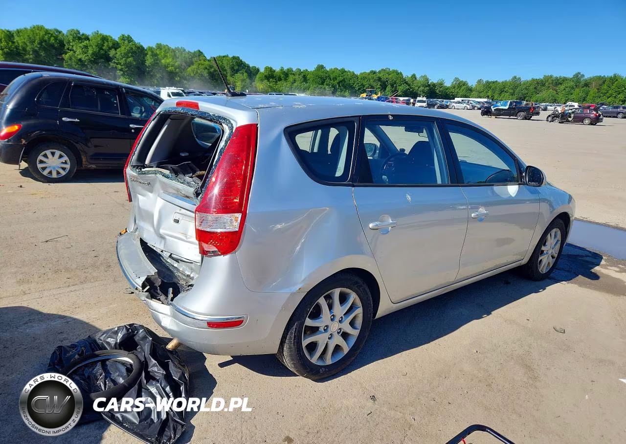 2009 Hyundai Elantra Touring VIN:KMHDC86E89U045568 - 3