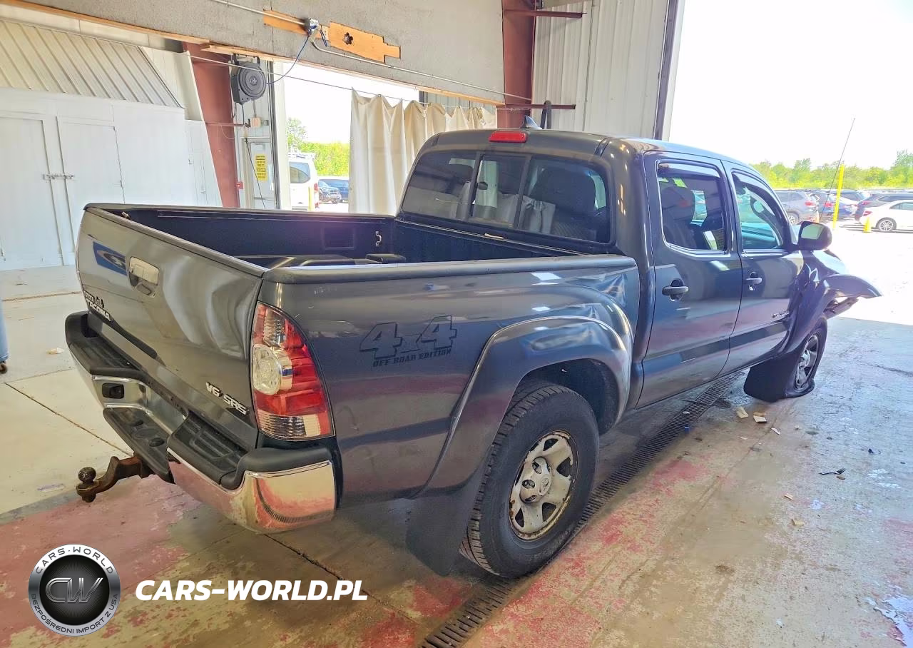 2012 Toyota Tacoma Double Cab VIN:3TMLU4EN8CM092070 - 3