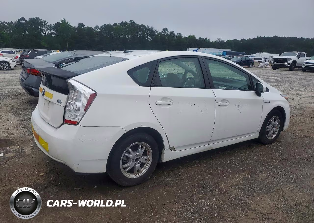 2011 Toyota Prius Two VIN:JTDKN3DU5B1365828 - 3