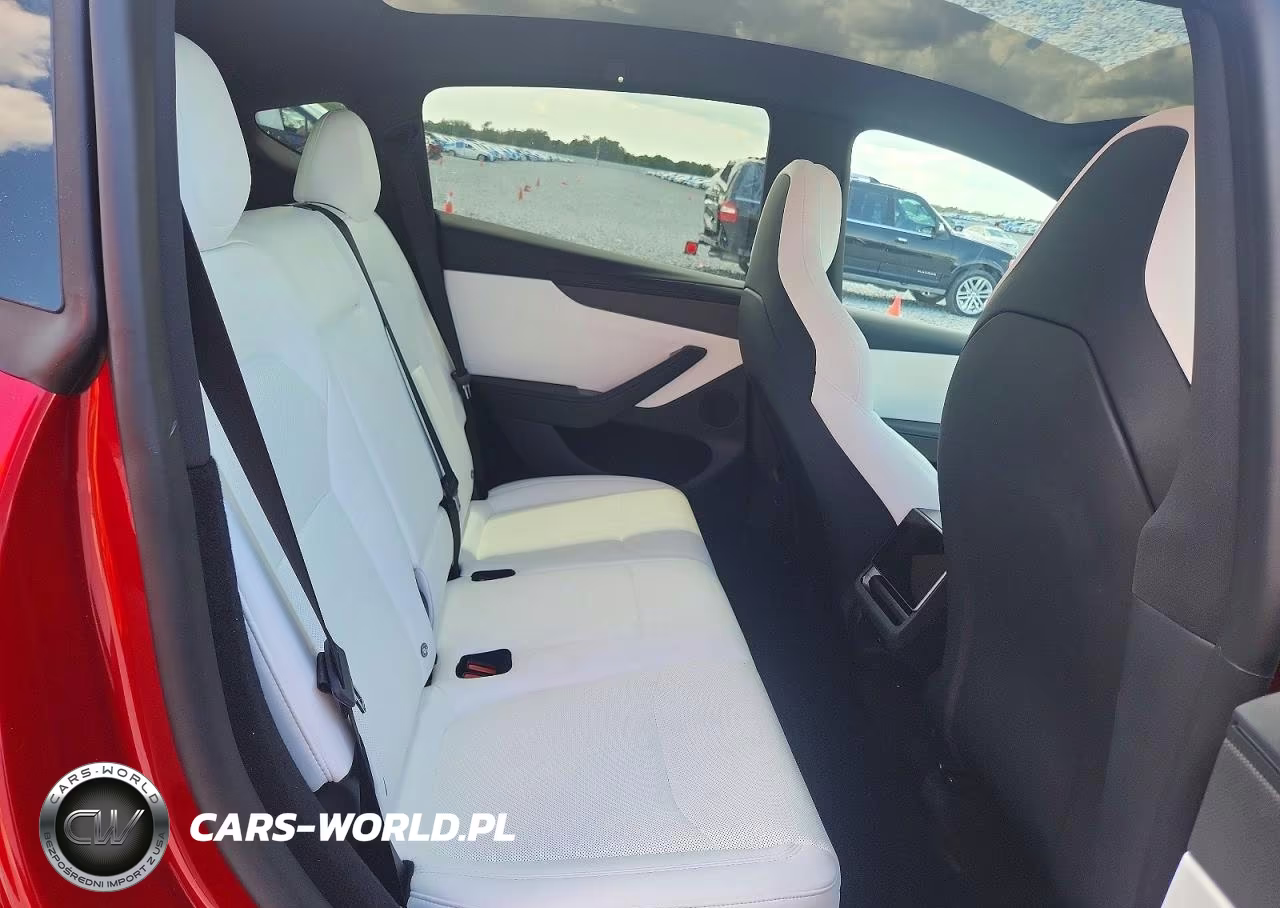 2026 Tesla Model Y VIN:7SAYGDET4TA680130 - 10