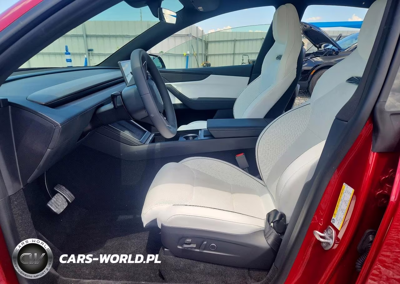 2026 Tesla Model Y VIN:7SAYGDET4TA680130 - 7