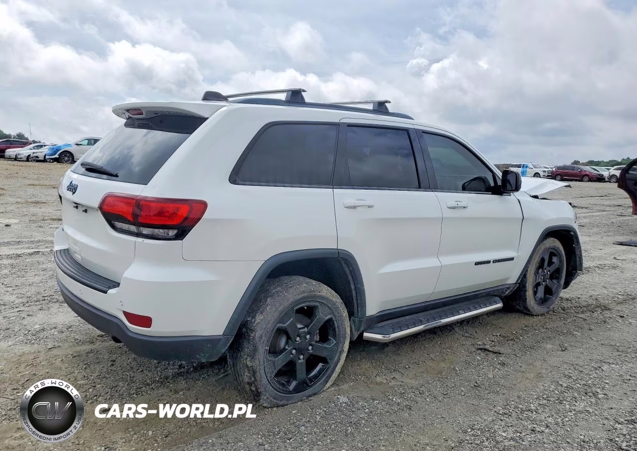 2018 Jeep Grand Cherokee Upland 4X4 VIN:1C4RJFAG6JC387558 - 3