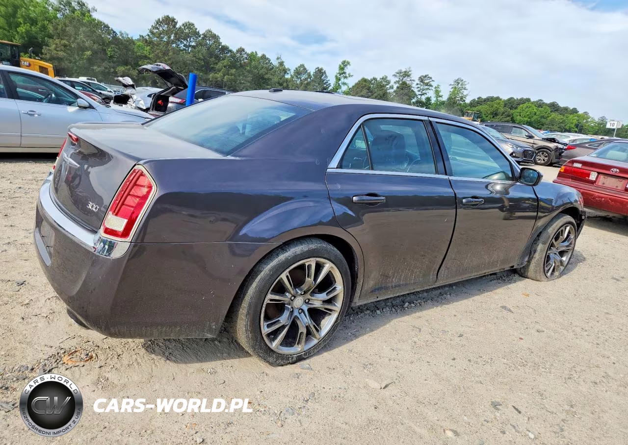 2013 Chrysler 300 VIN:2C3CCARG8DH519572 - 3