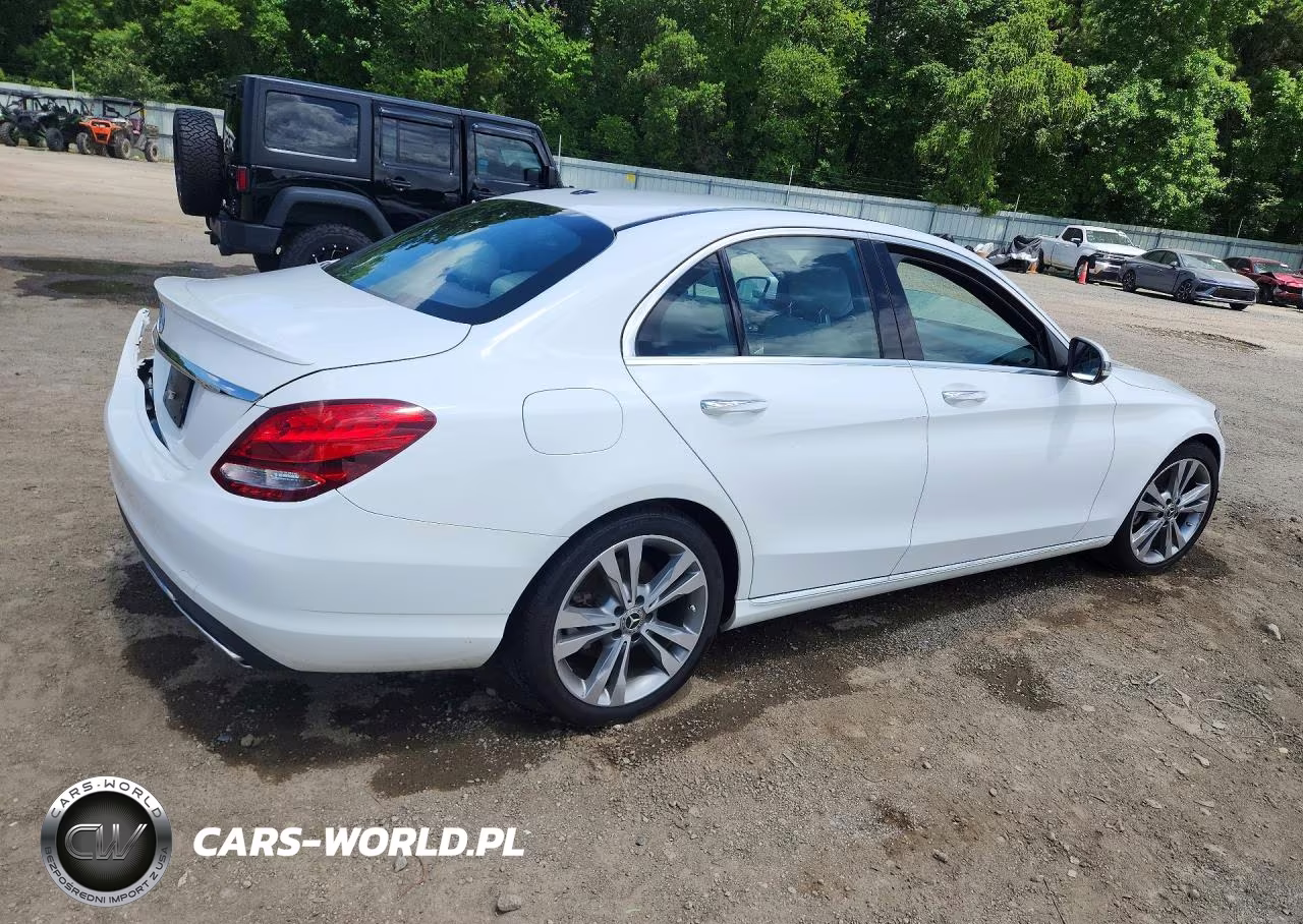 2018 Mercedes-Benz C 300 VIN:55SWF4JB5JU247726 - 3