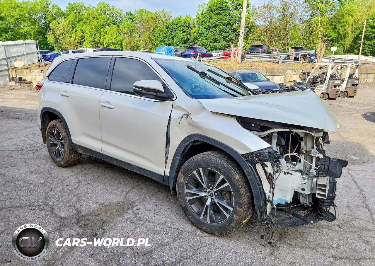 2019 Toyota Highlander Le Plus VIN:5TDBZRFH6KS993214 - 4