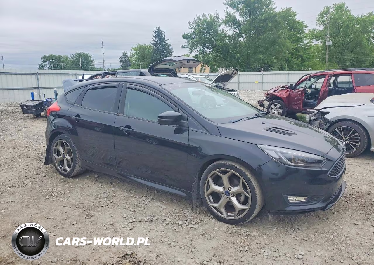 2016 Ford Focus Se VIN:1FADP3K29GL249571 - 4